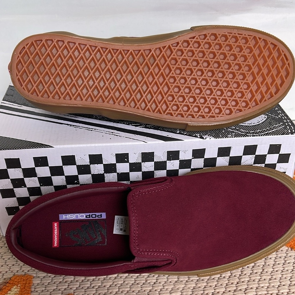 Vans WMNS Skate Slip-On Port/Gum
VN0A5FCAK10
Sneakers - Picture 14 of 16